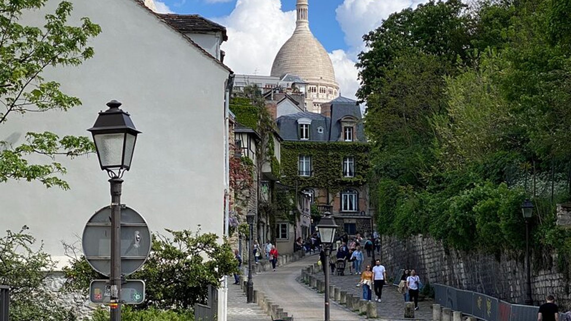 Montmartre Treasure Hunt — Fun and Cultural Investigation