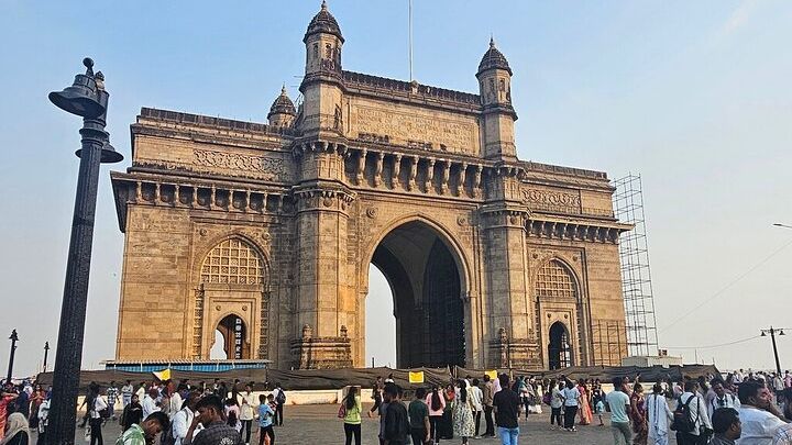Mumbai Sightseeing Tour with Dharavi Slum and Dabbawalas