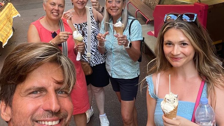 Walking tour of Nice, the old town & the Coline du Château