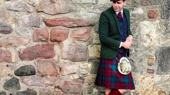 Edinburgh: Walking Tour With Historian and Comedian
