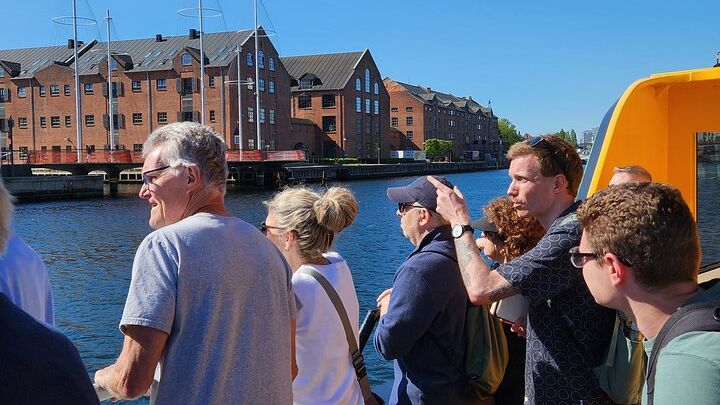 Walk & Canal Tour: Copenhagen Highlights + Change of Guards Finale