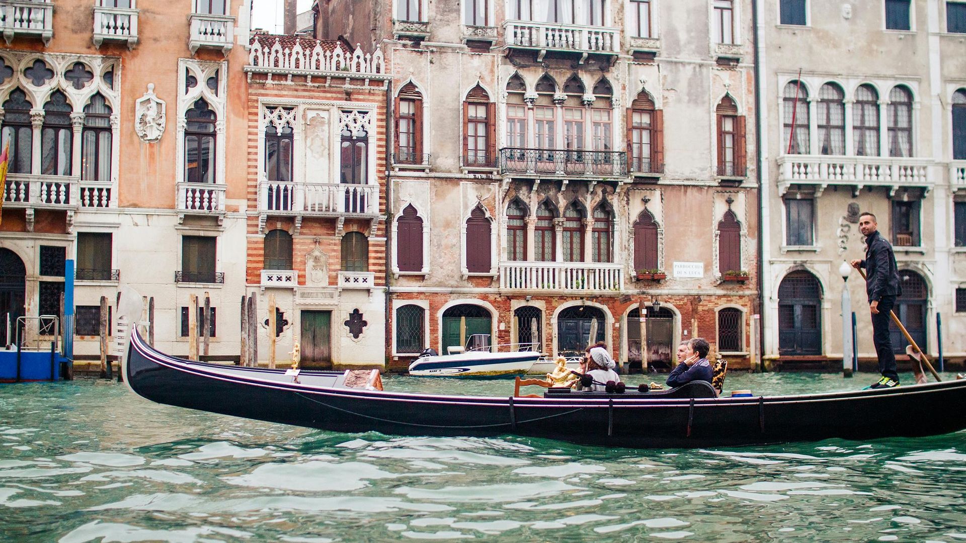 Venice small-group walking tour with St. Mark's Basilica and Gondola Ride