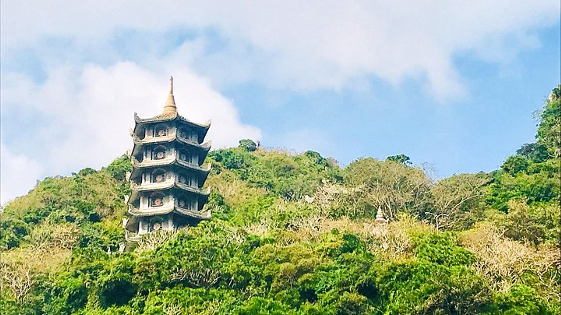 Discover the Hai Van Pass: Motorcycle Tour from Hoi An to Hue