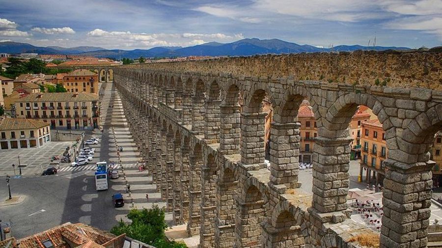 Segovia Walking Private Tour 3 hours with tickets included