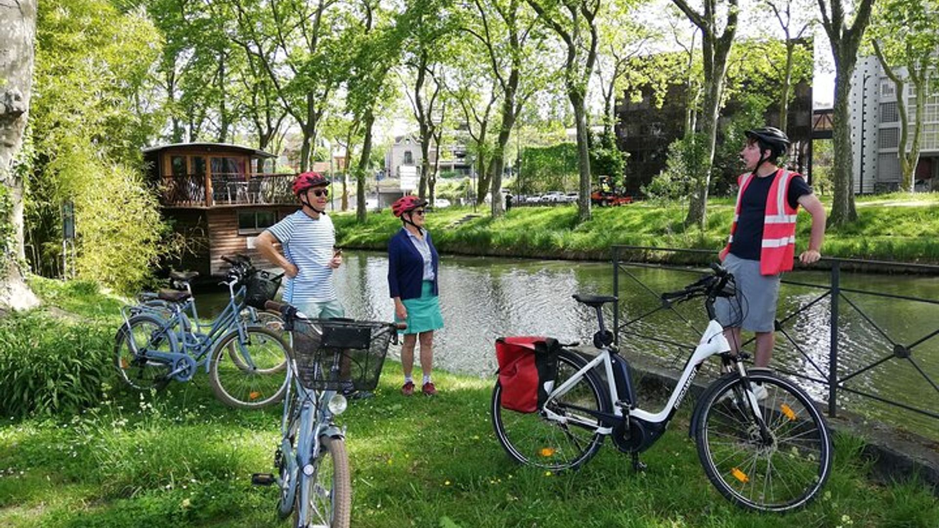 Tour di mezza giornata in piccoli gruppi: Giro in bicicletta a Tolosa e pranzo con degustazione di cibo