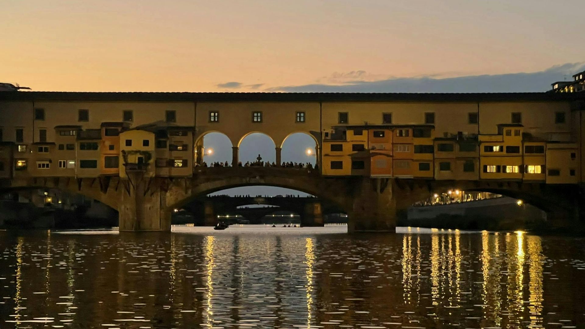 Florence River Tour on Vintage Wooden Boats with Wine