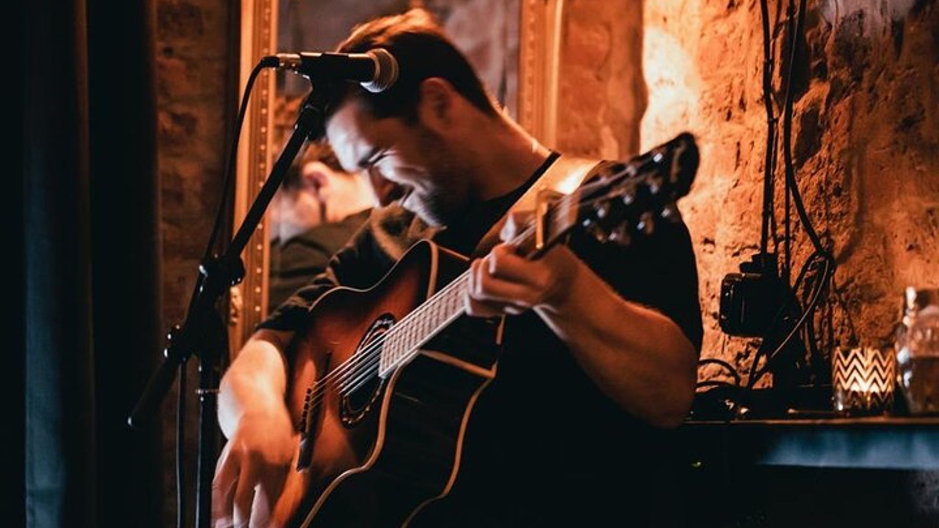 Wednesday Night Live Music and Cocktails Ticket in Kontakt Bar