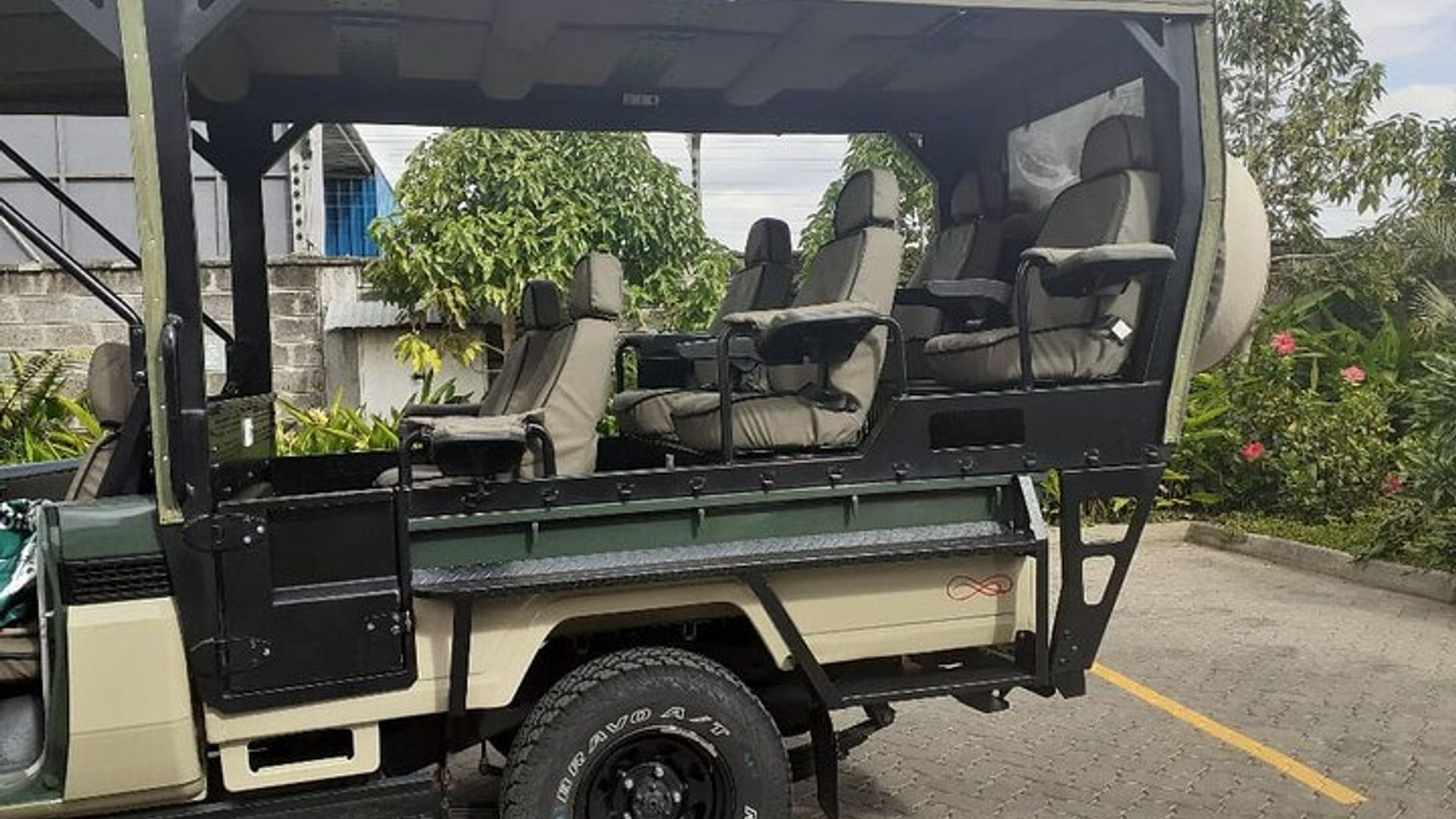 Half-Day Private Tour in Open Jeep at Nairobi Park
