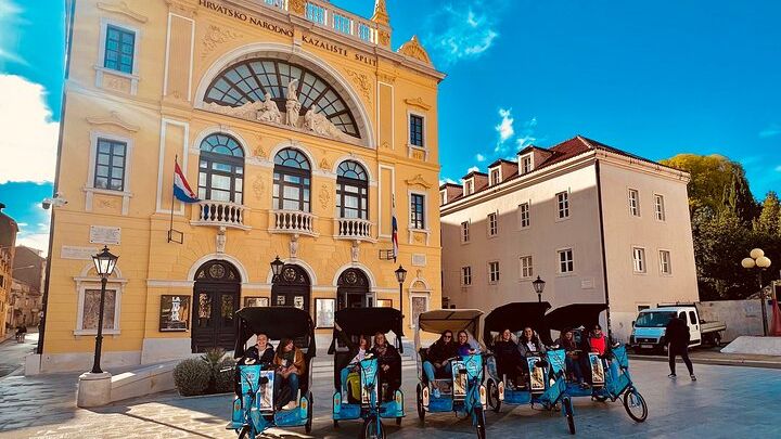 Split Tour in Private Electric Rickshaw