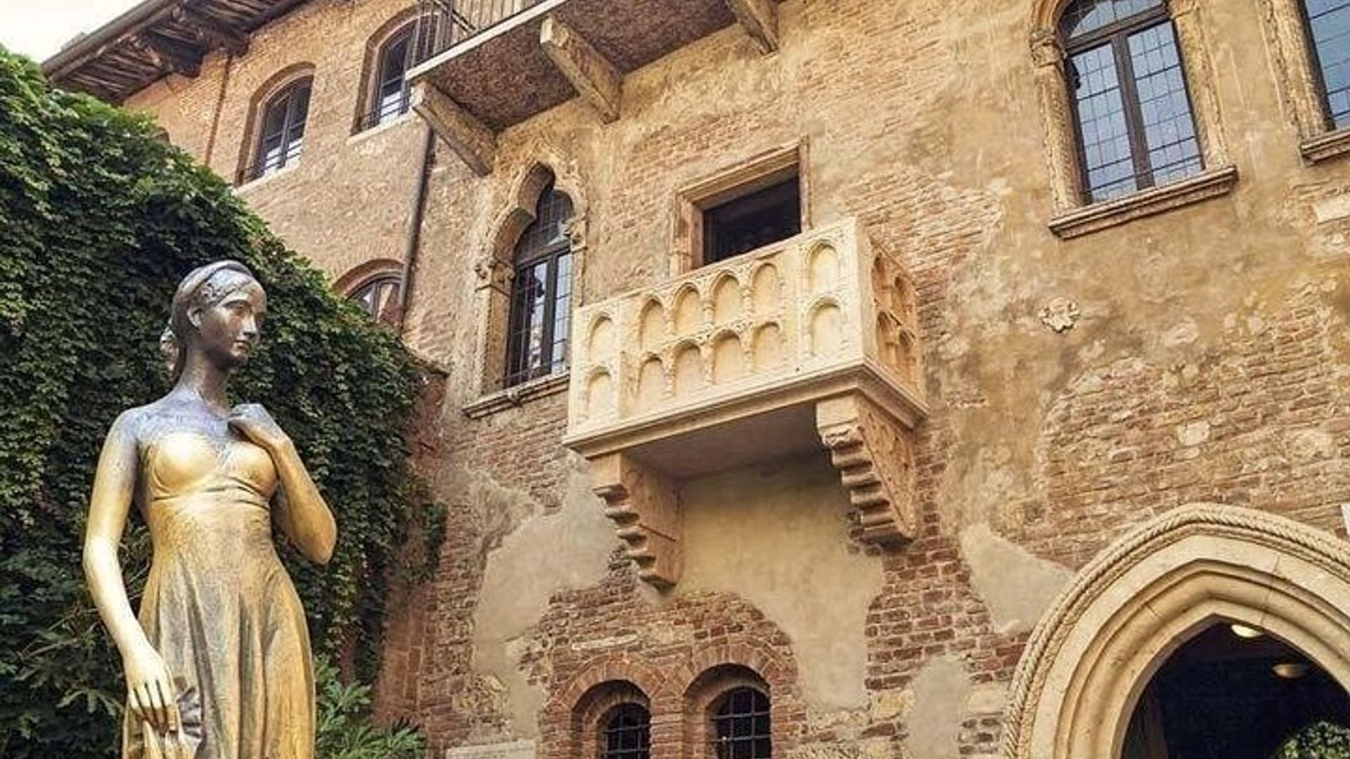 Juliet's House Courtyard and Balcony Experience Fast Track Entry