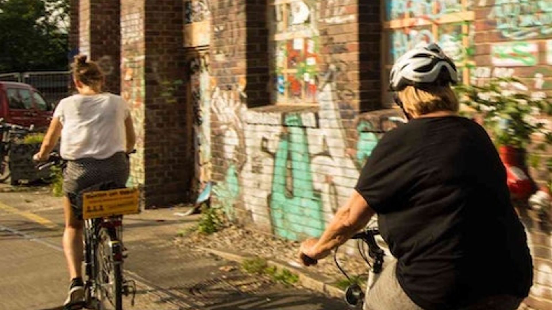 Berlin: Alternative Bike Tour