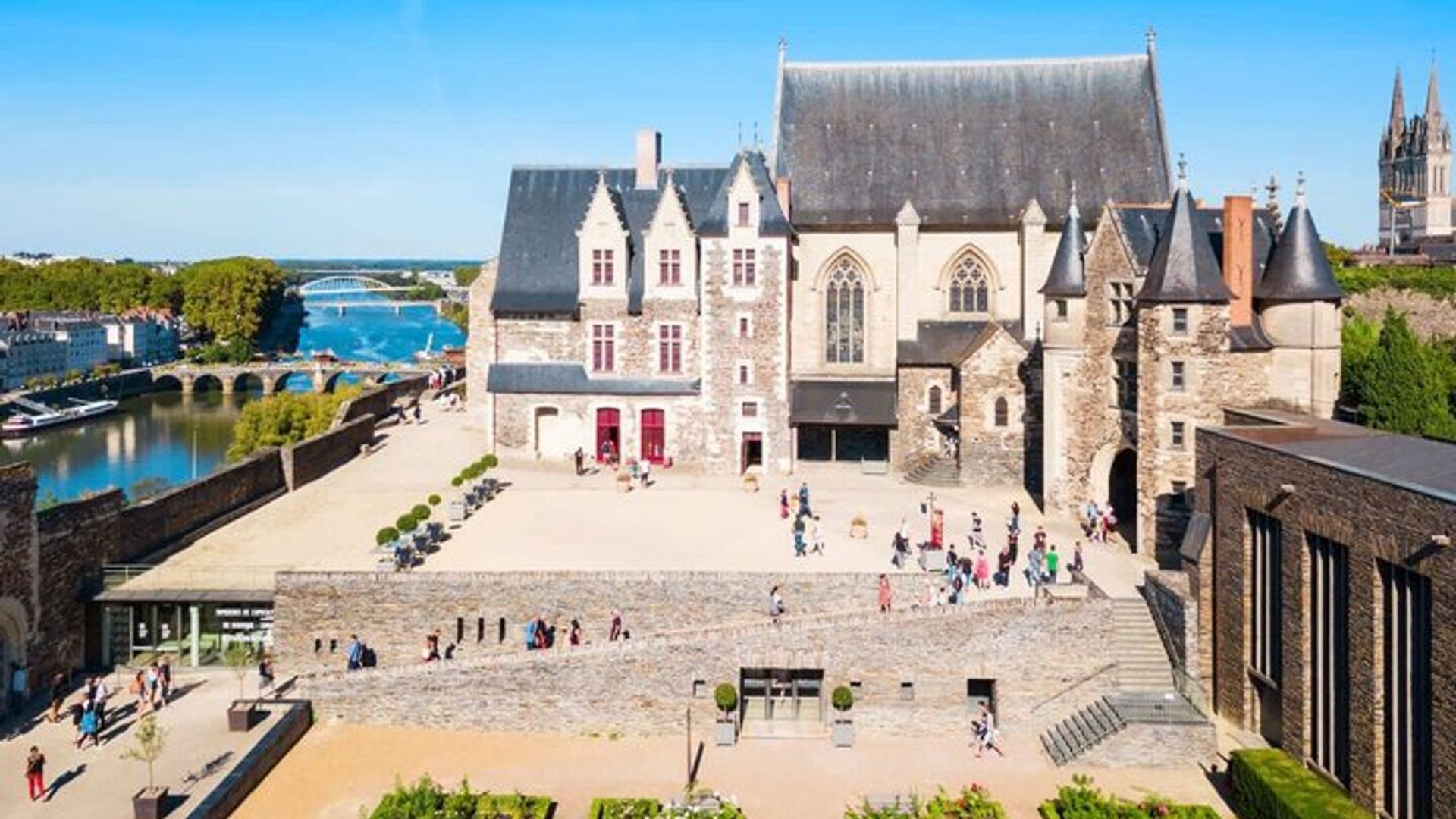 Bonjour Angers : Promenade privée de 2 heures en ville avec Guide local