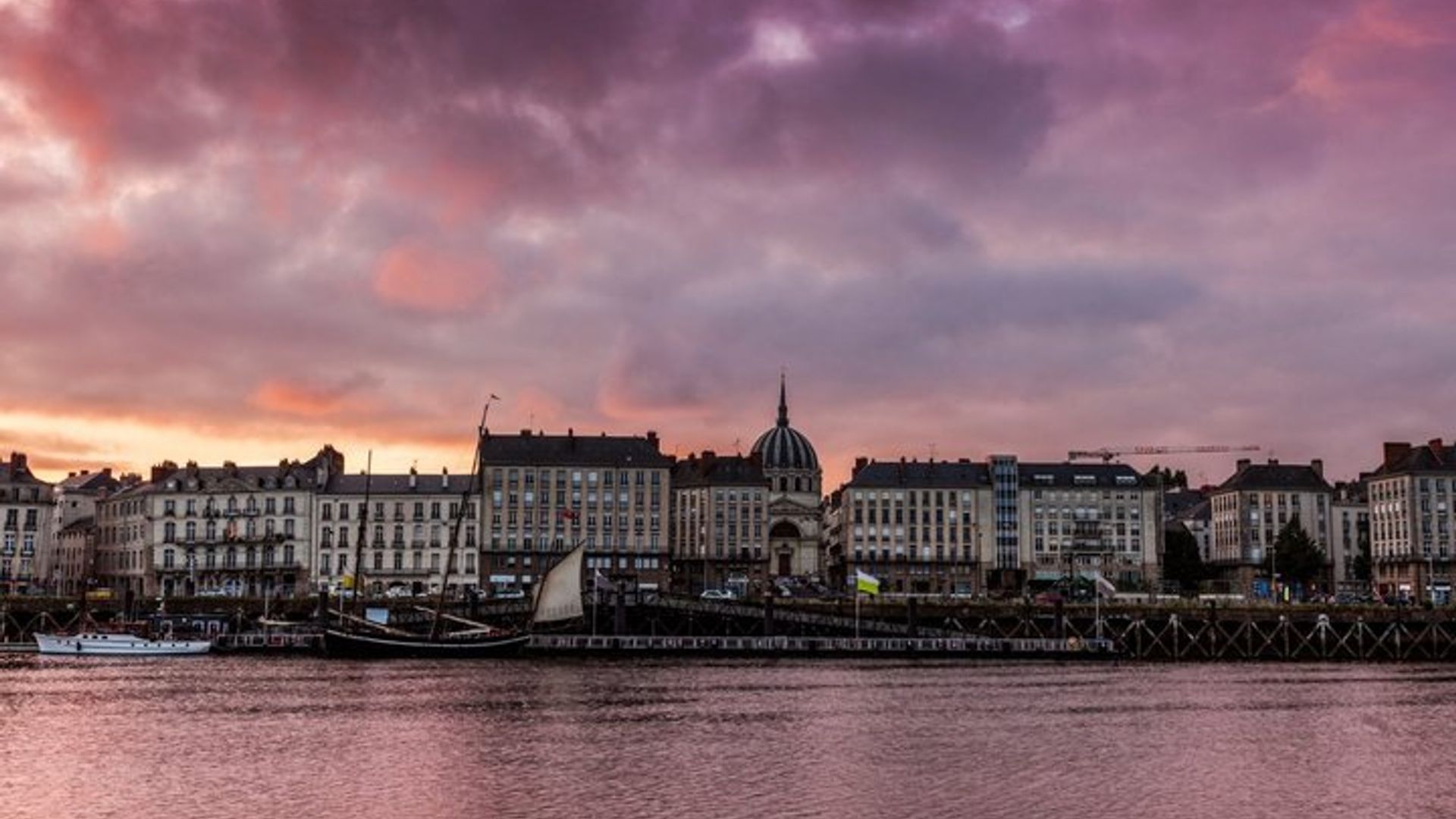 TOP Nantes : Private Guided Tour with your mobile