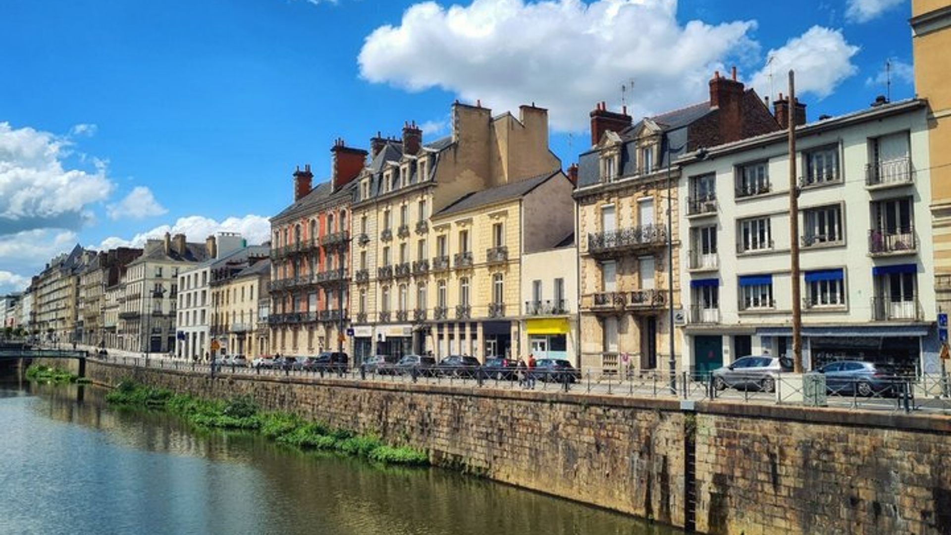Rennes: 1h50 audio guided walking tour and 25 audio commentaries