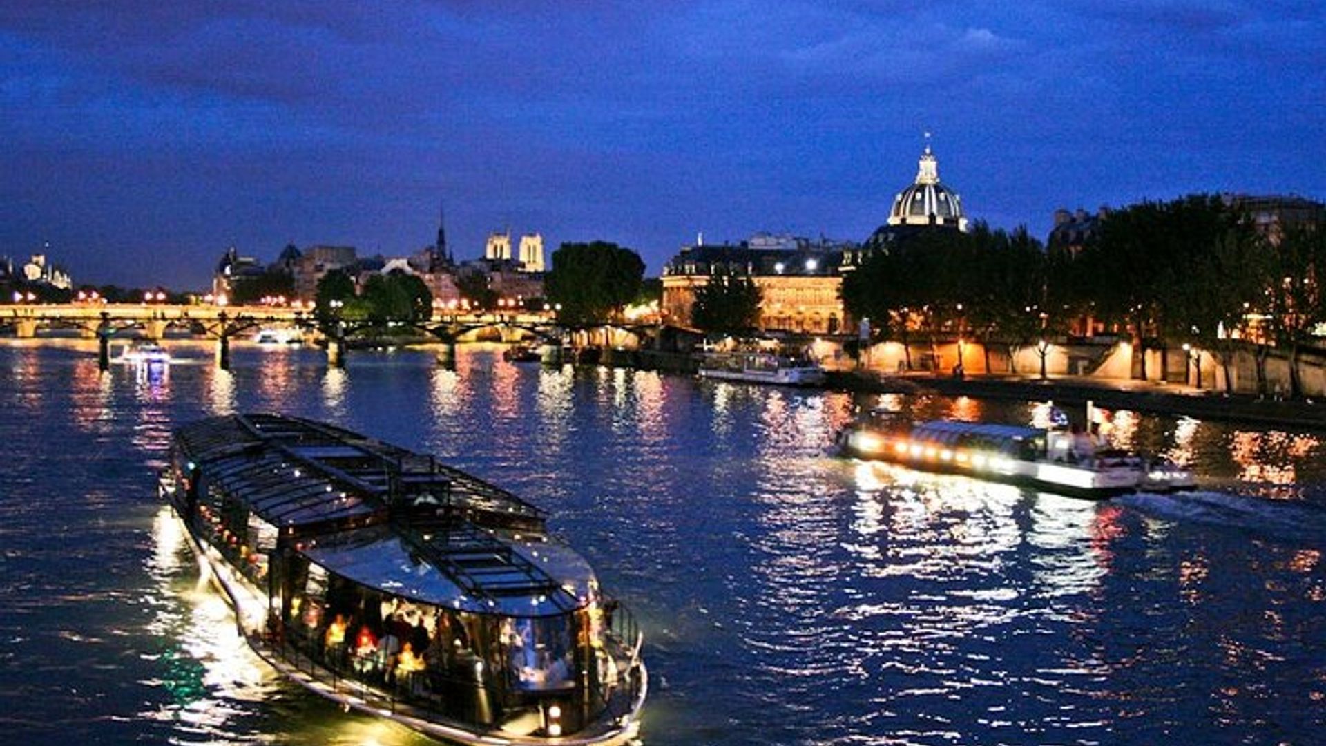 Paris: Seine River Sightseeing Cruise Tour