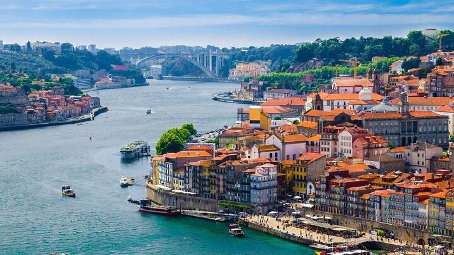 Lisbon to Porto Private Full-Day Transfer