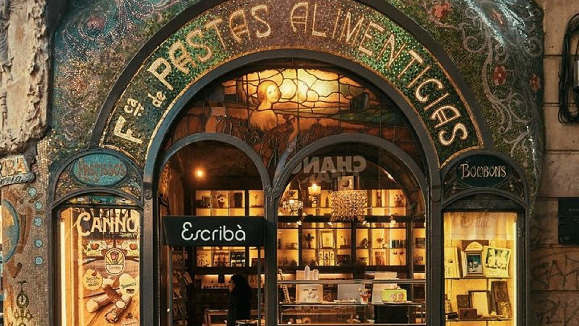 Barcelona Small-Group Old Town Tour image 2