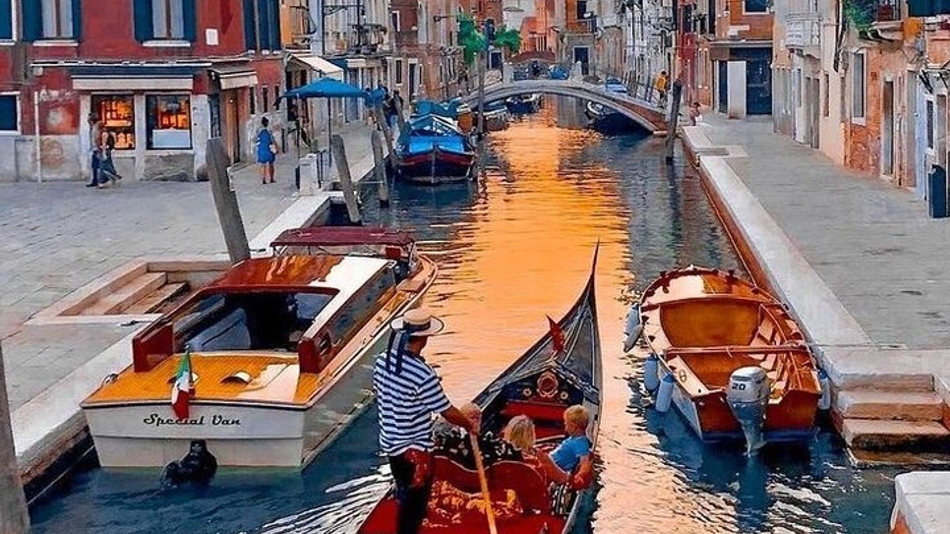 Venice: 1-Hour VIP Private Gondola Ride with Champagne & Photos