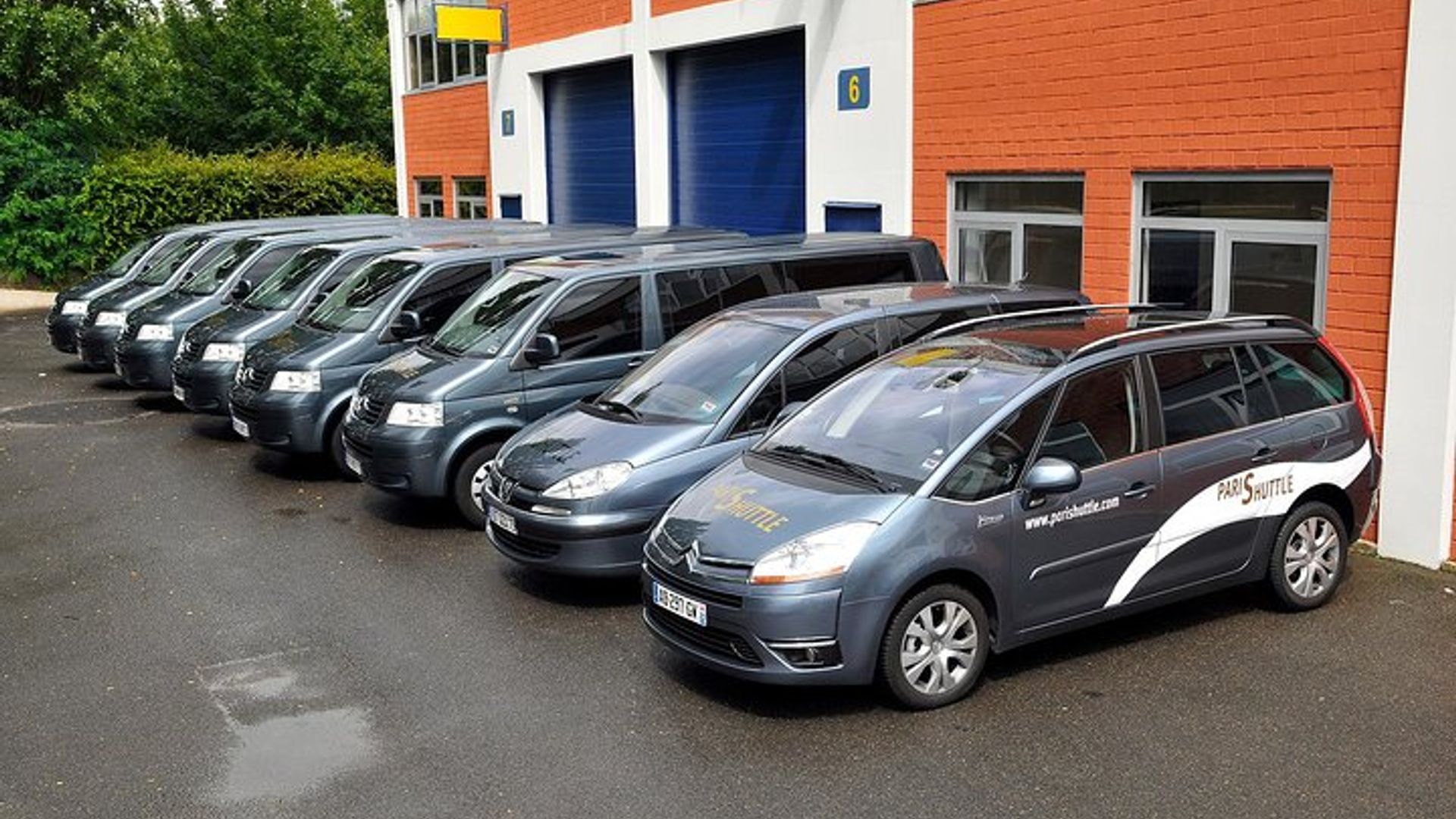 Paris Private Departure Transfer to Charles de Gaulle or Orly