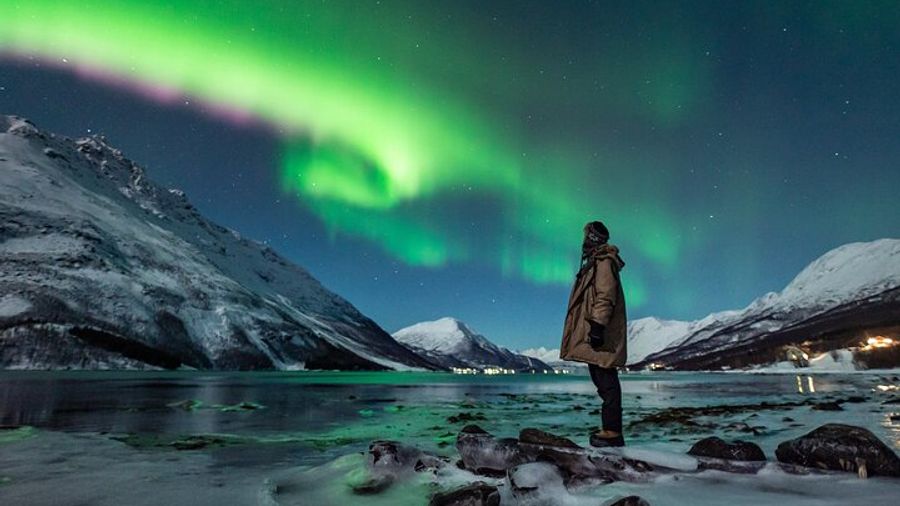 Chasing Lights: Aurora Minibus Chase (All Photos Included)