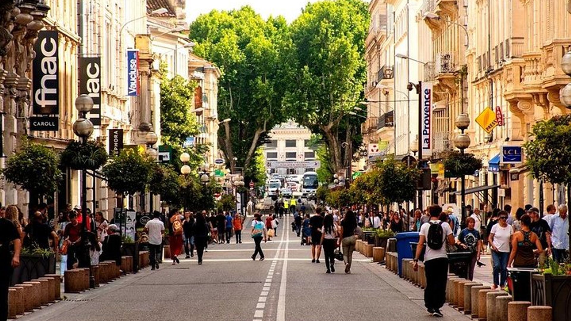 Private transfer by car: Marseille airport from or to Avignon
