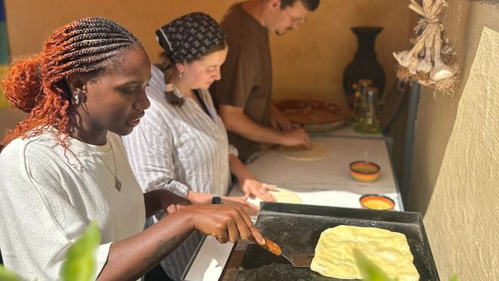 Make Msemen and Harcha Amlou and Tea with a Local Family in Rabat