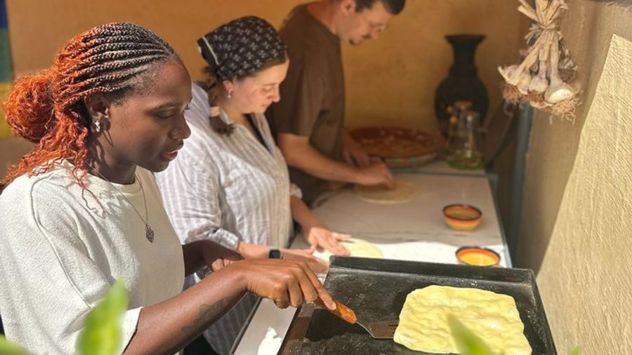 Make Msemen and Harcha Amlou and Tea with a Local Family in Rabat