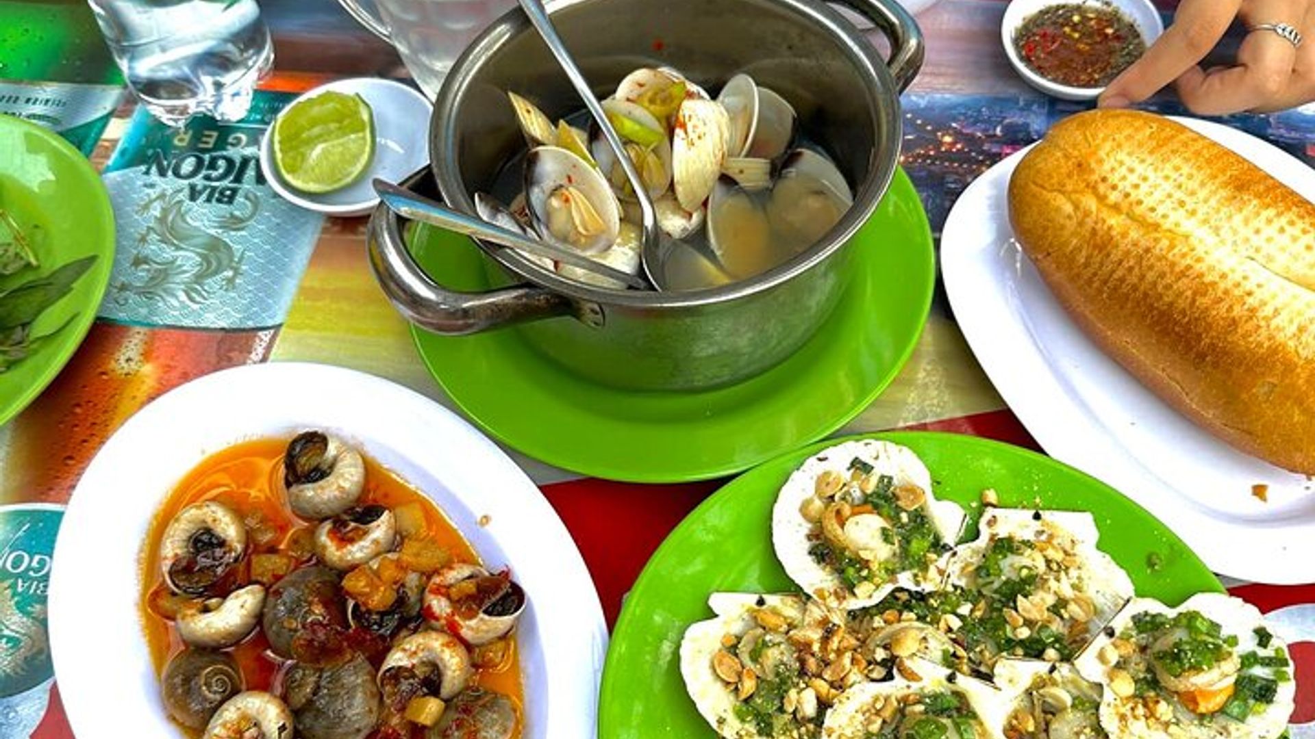 Ho Chi Minh City Evening Foodie Tour by Scooter, Woman Guide