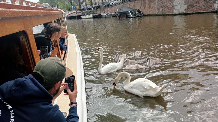 Amsterdam Morning Canal Cruise with Local Guide + Hot Drinks