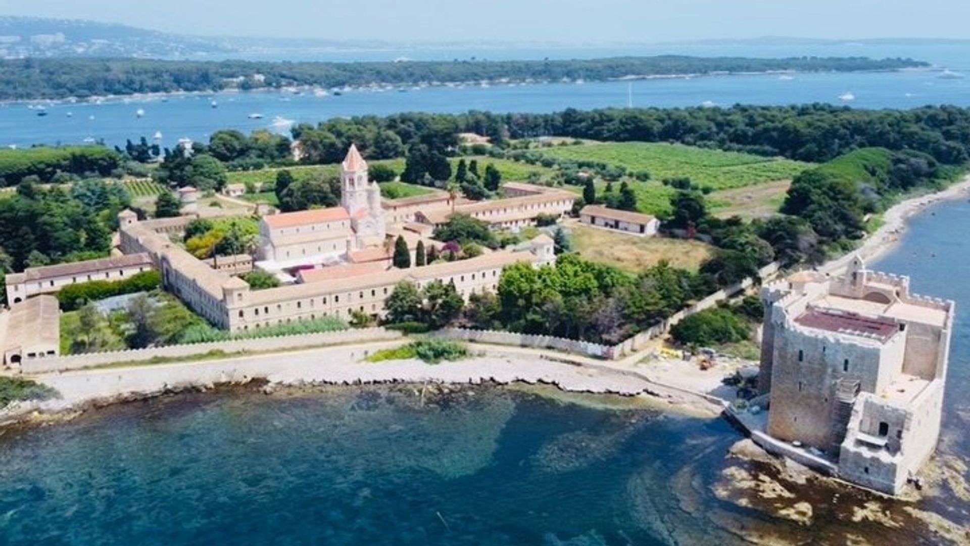 Excursión privada de medio día en velero y snorkel en las islas Lerins de Cannes