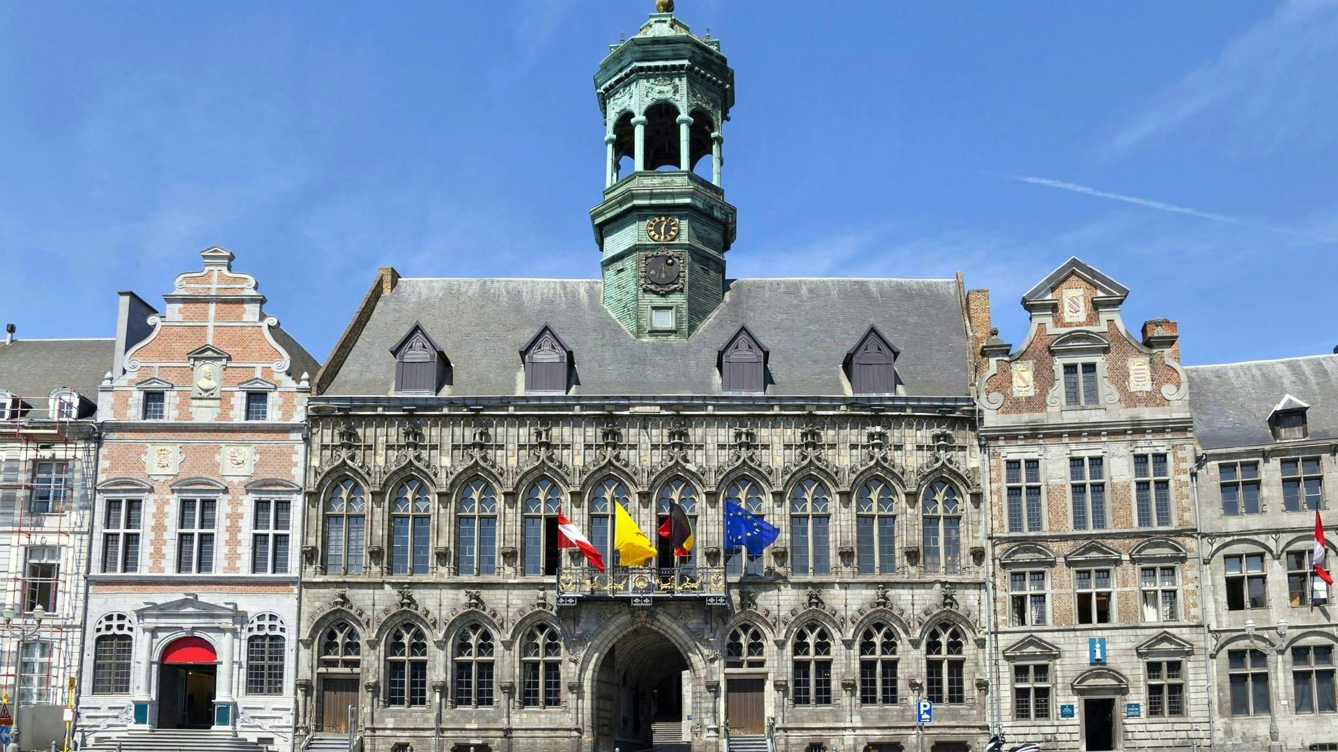 Mons 2-hour intro walking tour with a local