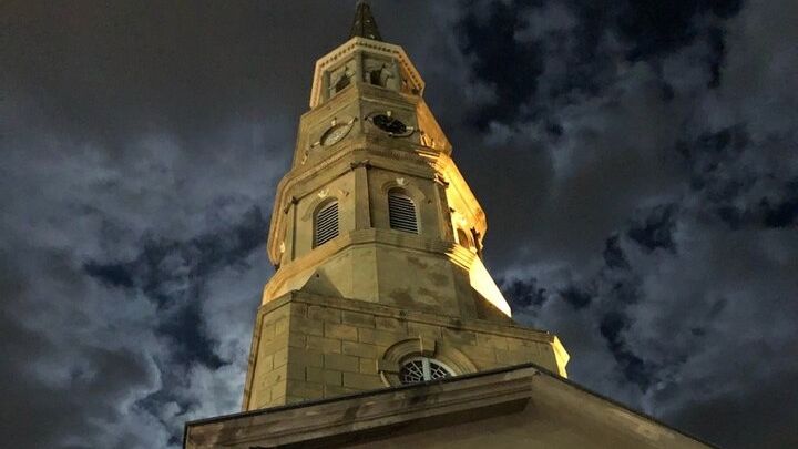 Walking Ghost Tour and Bar Crawl of Charleston