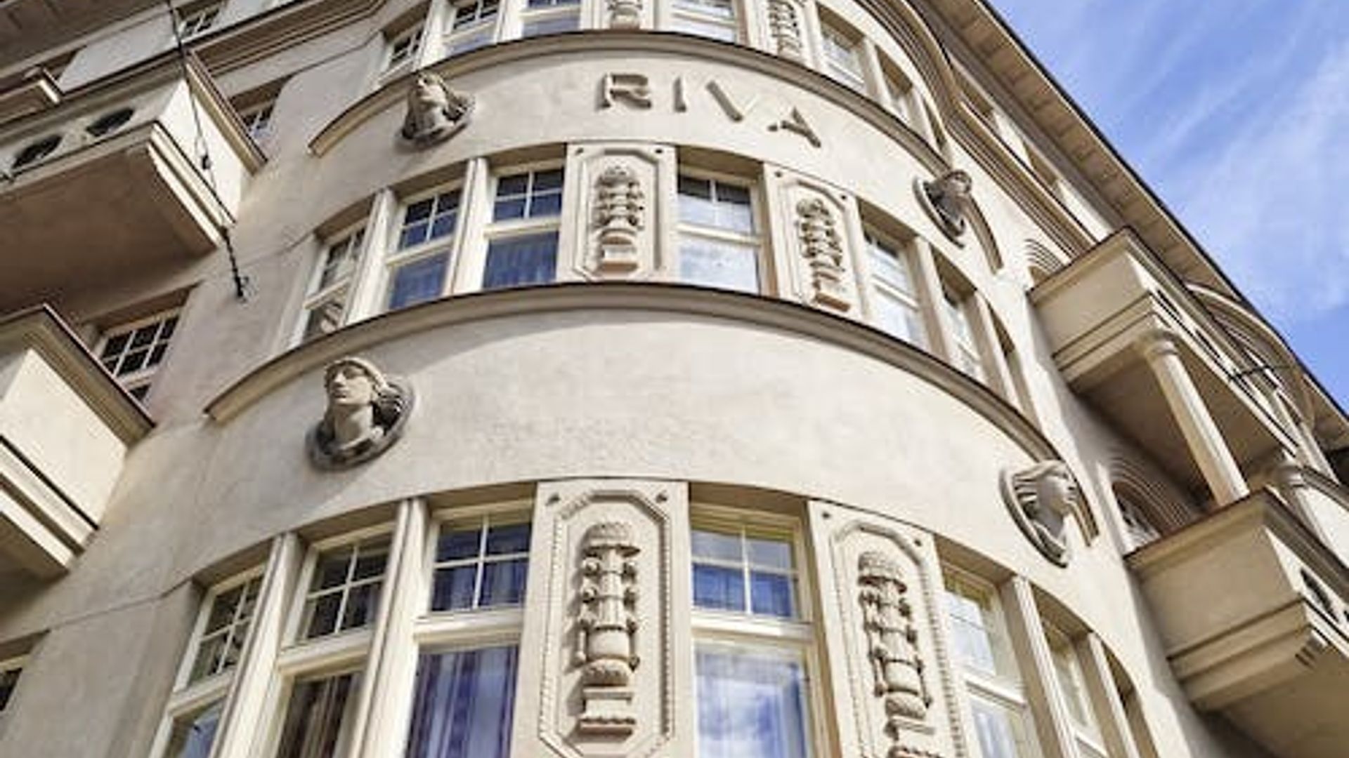 Self-Guided Discovery Walk in Prague's Art District