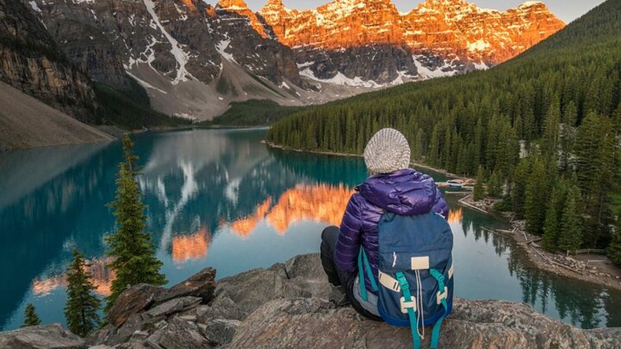 Banff Small-Group Moraine Lake and Lake Louise Sunrise Tour