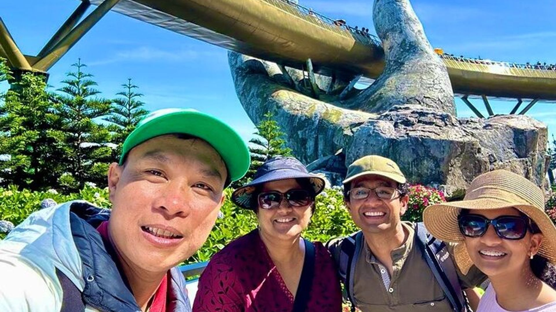 Excursión de un día completo en grupo pequeño por el puente Golden Hand y Ba Na Hills