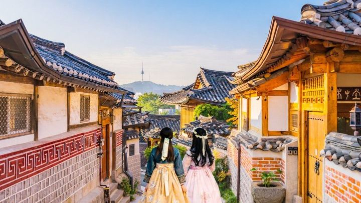 Korean Highlight Tour with Hanbok & Tea Ceremony