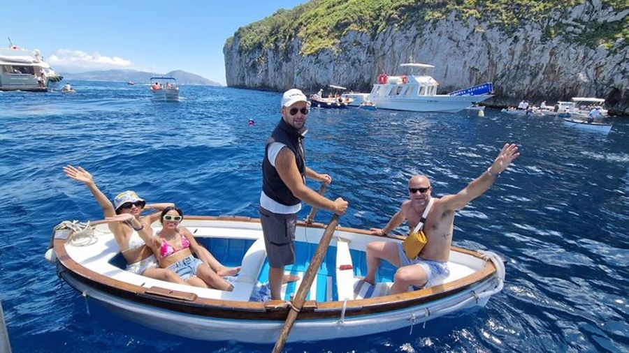 Private Yacht Tour of Capri With Multiple Pickup Spots