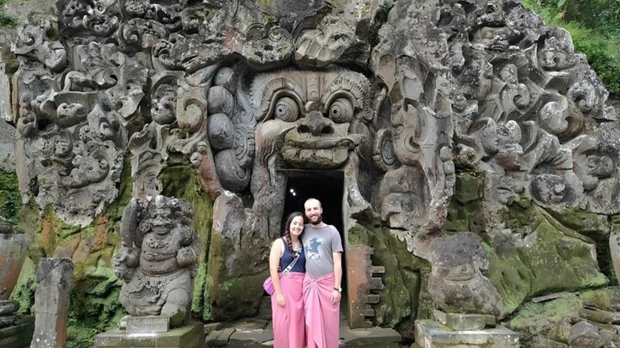 Ubud Private Trip with Monkey Forest, Waterfall, Art Market