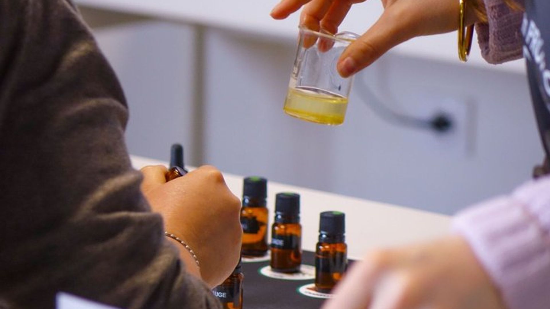 Atelier Création de Parfums personnalisés entre Nîmes et Arles