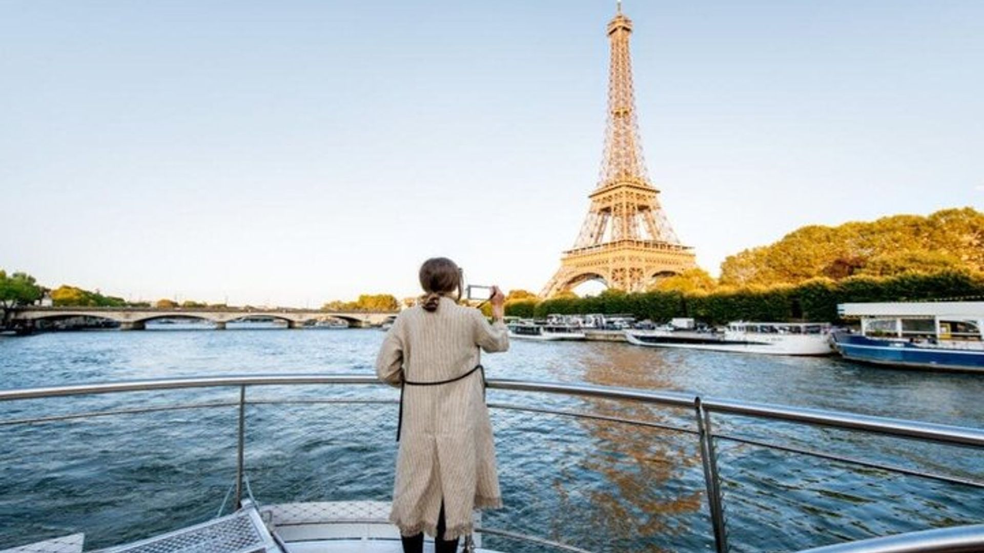 1-Hour Seine River Cruise Ticket from Eiffel Tower
