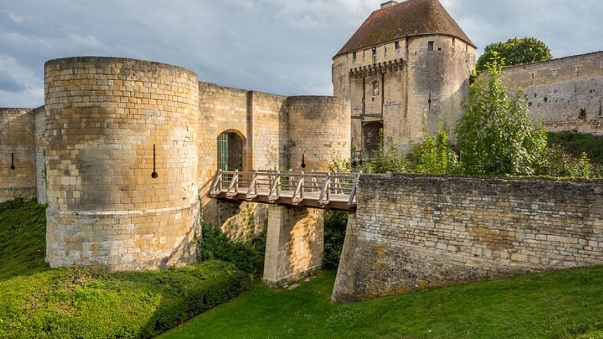 Caen Audio Guided Walking Tour 1h50 and 22 audio reviews