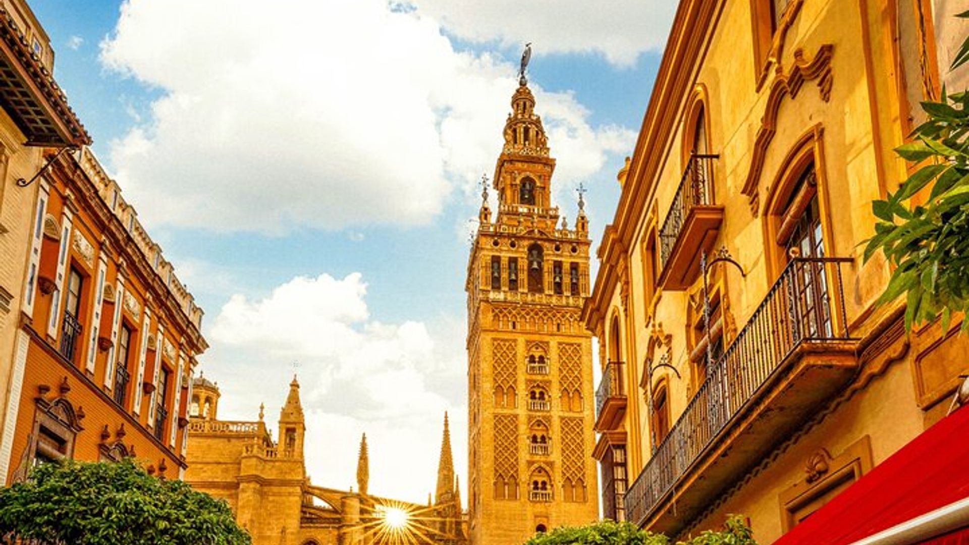 Skip the Line Seville Alcázar, Cathedral & Giralda Guided Tour