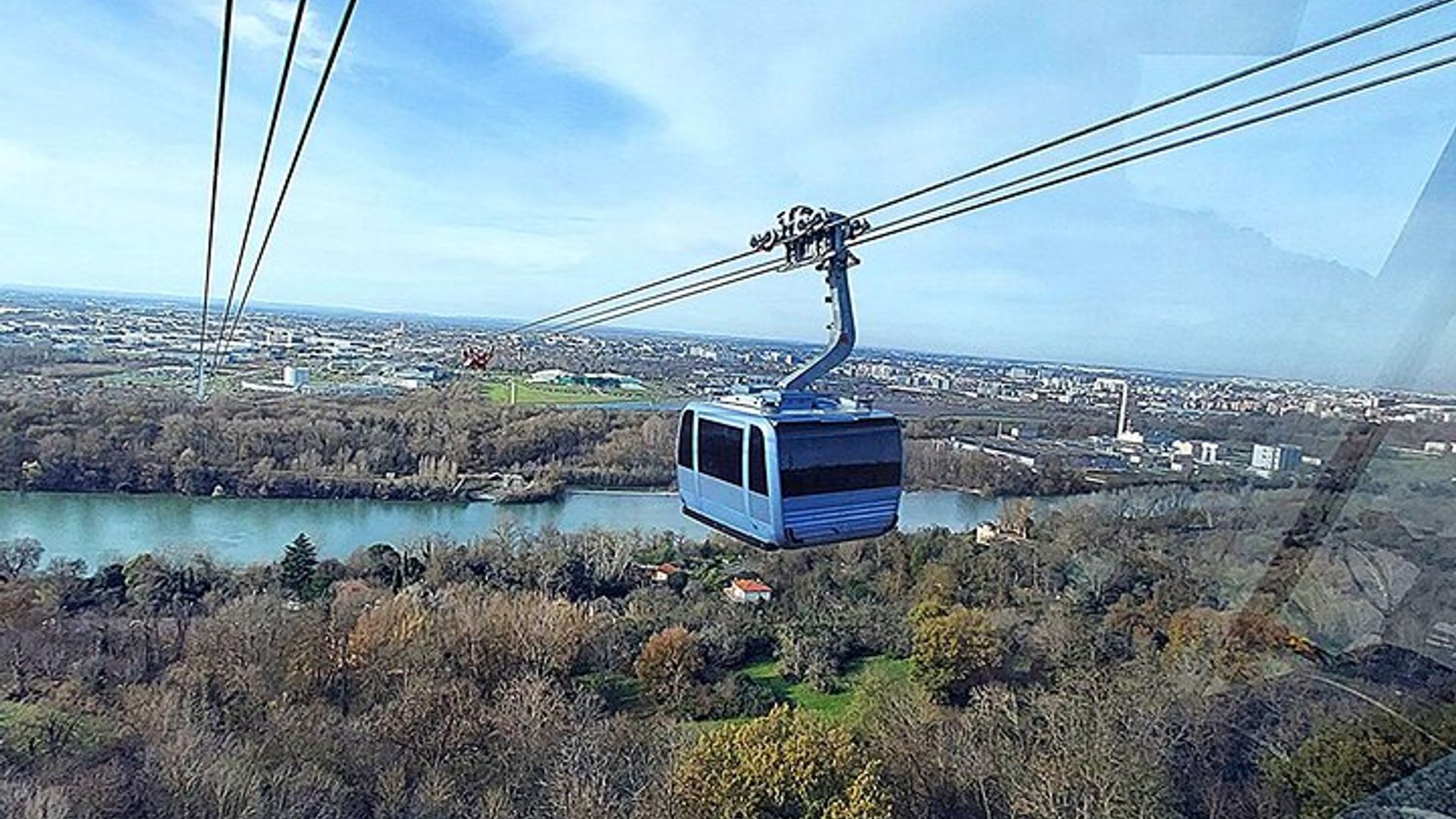 Panoramic Toulouse: E-Bike Tour with Cable Car Experience