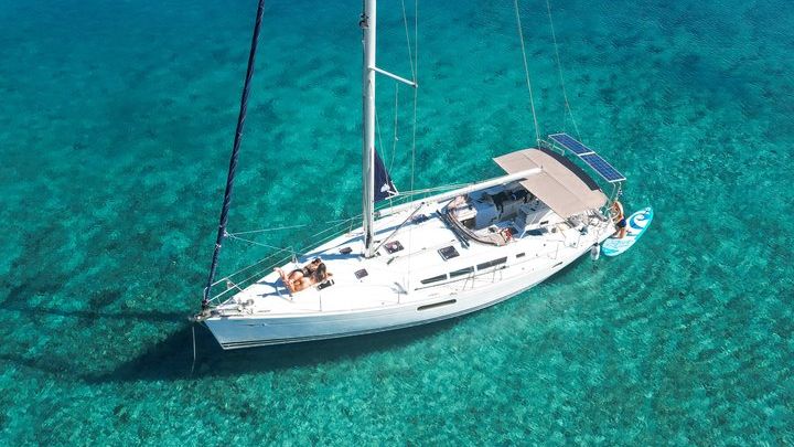 Yacht Cruise to Dia Island With Meal, Drinks, & Water Sports