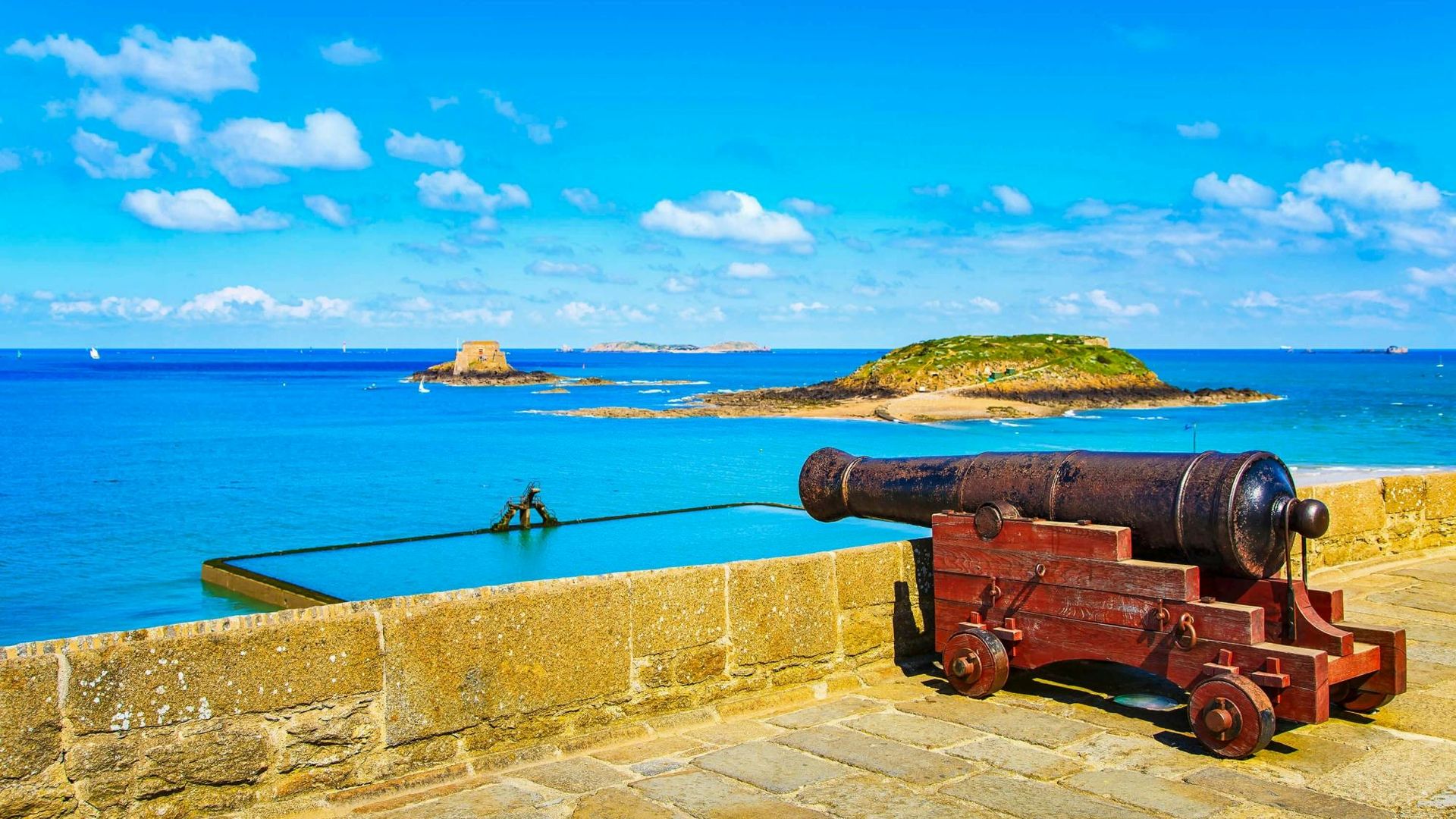 Saint-Malo self-guided walking tour with audio app