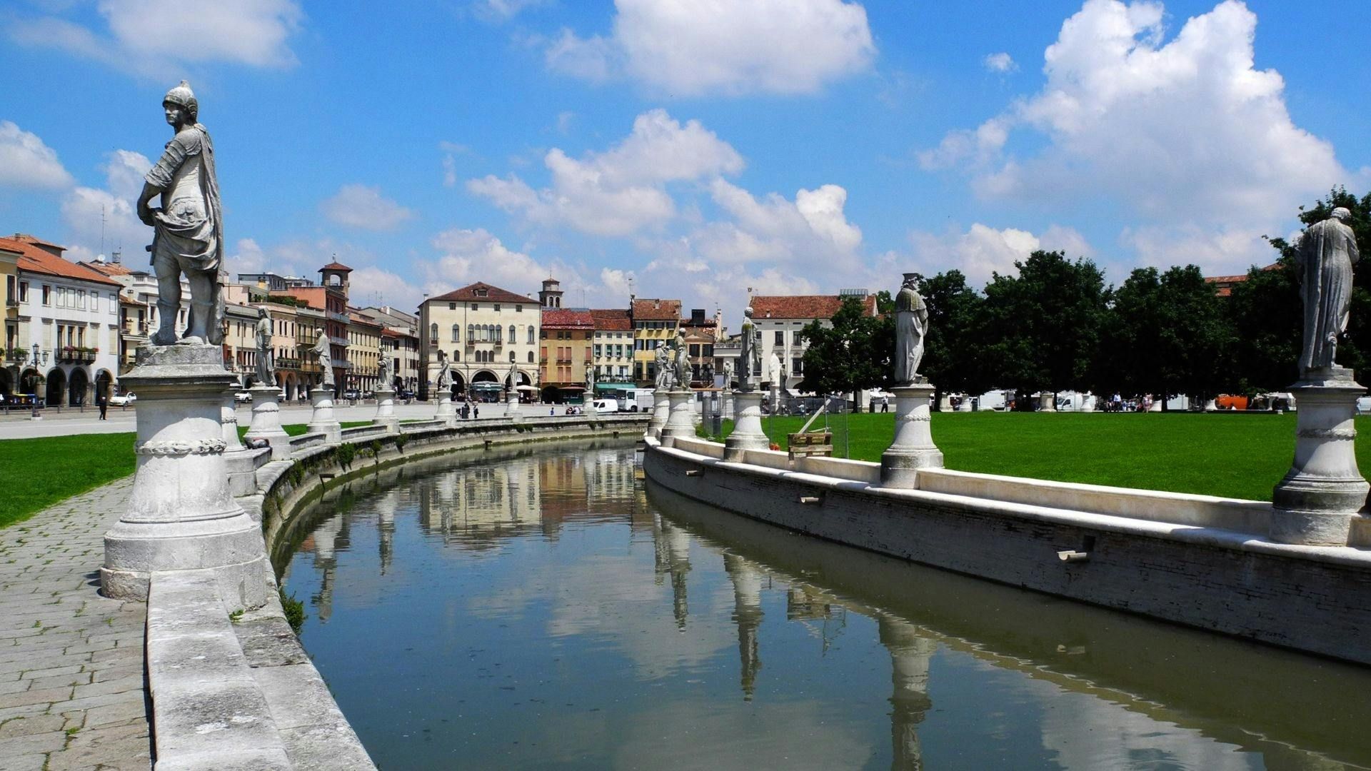 Padova Walking Tour With a Local