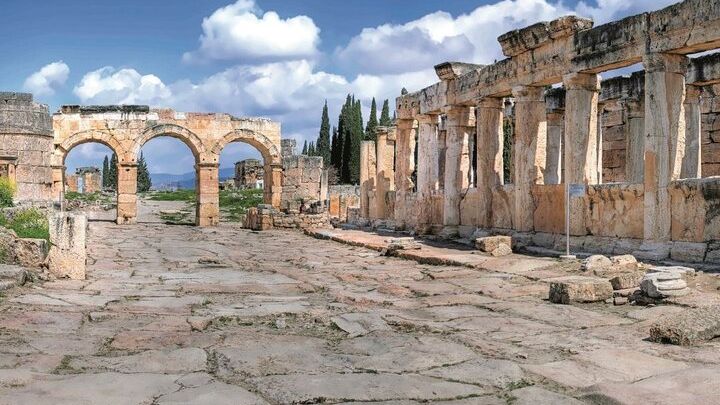 Pamukkale and Hierapolis Full-Day Group Tour from Antalya