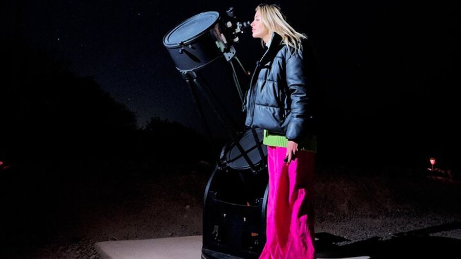 Astronomer at Atacama picnic and star observation