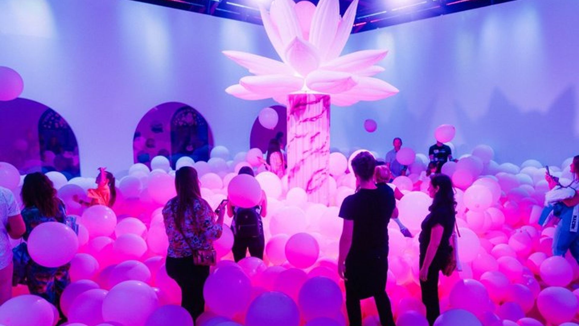 Bubble Planet Montreal: Immersive Digital Interactive Experience