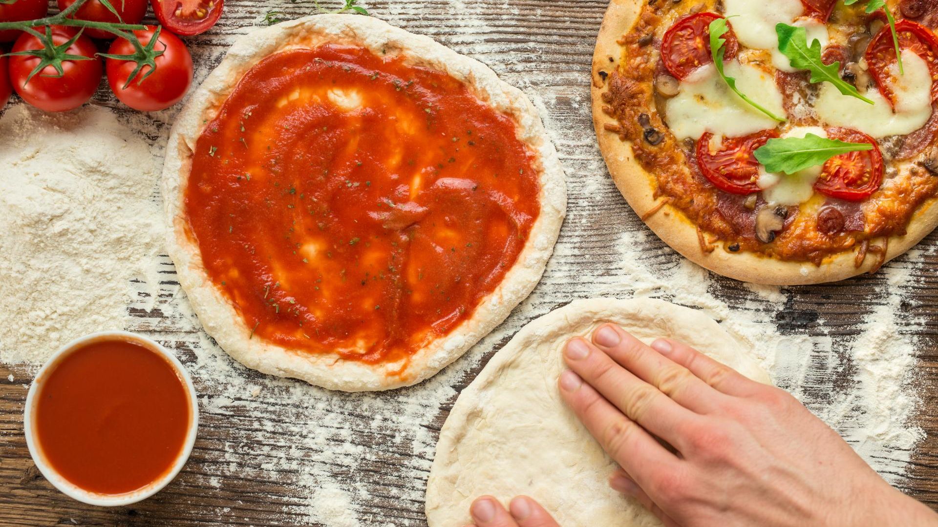 Private Pizza & Tiramisù Class at a local's home with lunch or dinner in Viareggio